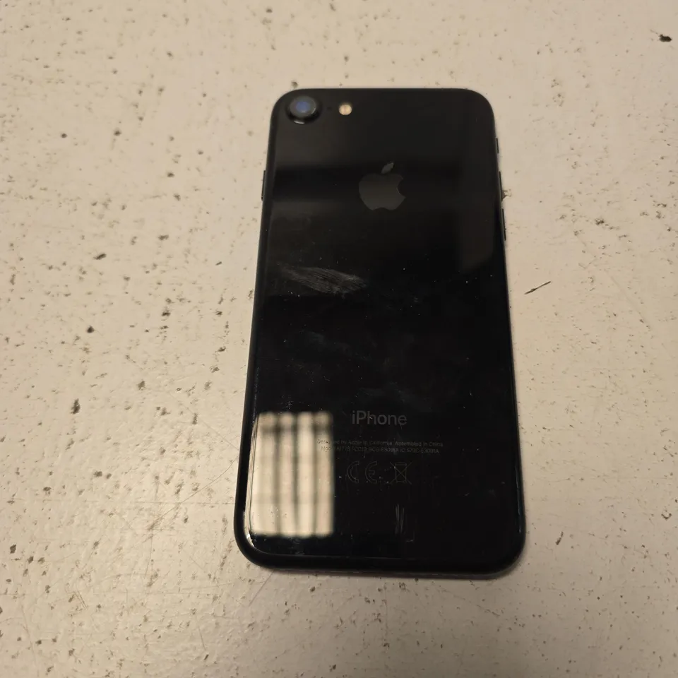 APPLE IPHONE 7 A1778 MOBILE PHONE SCRATCHED SCREEN