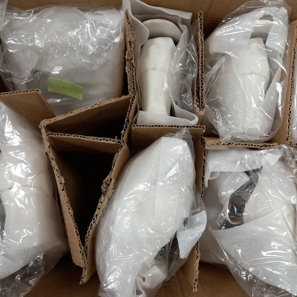 APPROXIMATELY 8 PAIRS OF PEACOCKS BLOCK HEELED SANDALS IN WHITE SIZE 7 