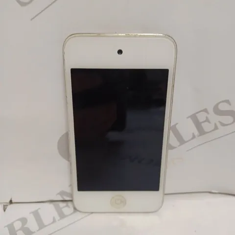 APPLE IPOD TOUCH IN WHITE