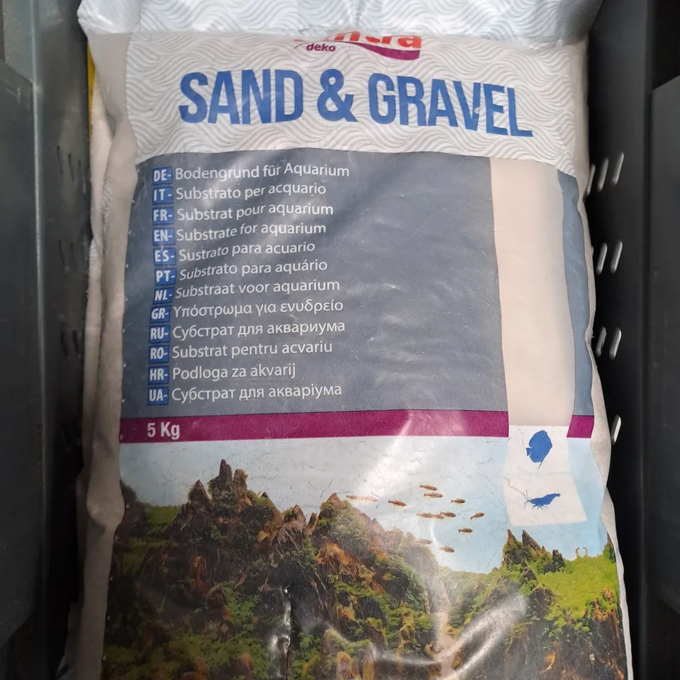 LOT OF 2 5KG BAGS OF AMTRA SAND AND GRAVEL FOR AQUARIUMS