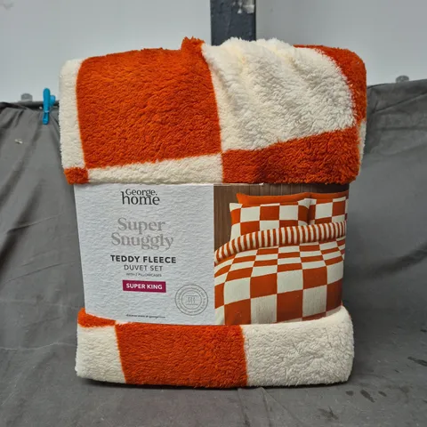 BOX OF APPROXIMATELY 6 SUPER SNUGGLY TEDDY FLEECE SUPER KING SIZE DUVET SETS IN ORANGE/CREAM - COLLECTION ONLY