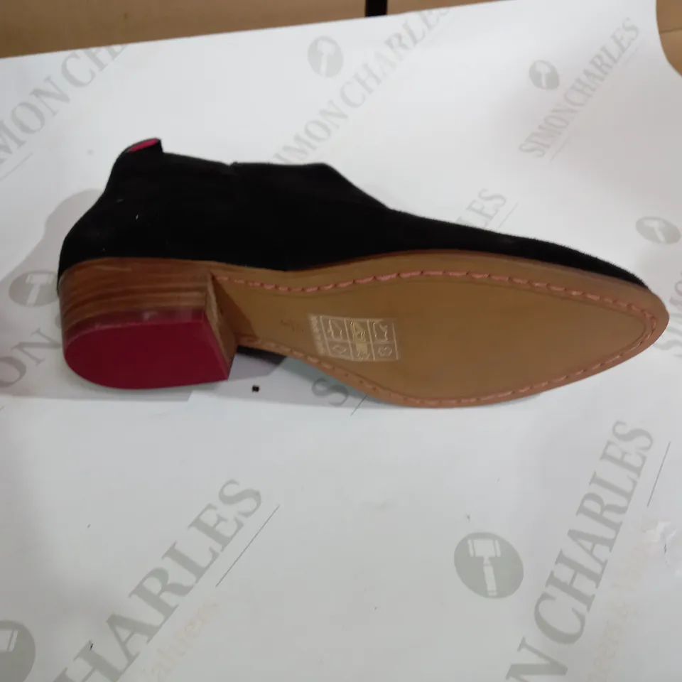 BLACK  STUFF WILLOW SUEDE ANKLE BOOT SIZE 3