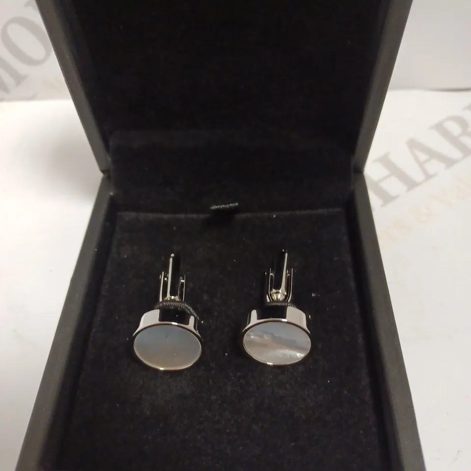 BOXED SILVER EFFECT CUFFLINKS WITH MOTHER OF PEARL EFFECT DETAIL