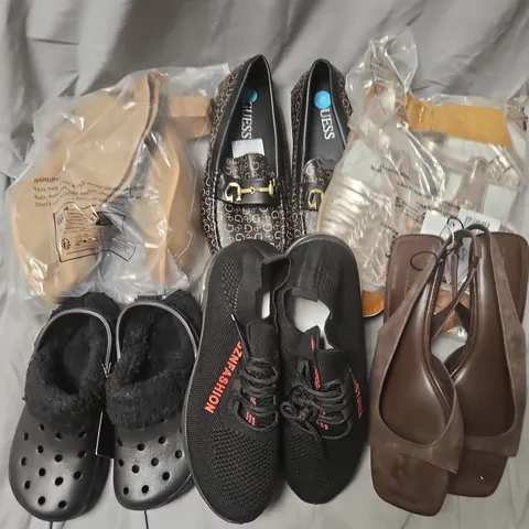 APPROXIMATELY 20 ASSORTED PAIRS OF SHOES AND FOOTWEAR ITEMS IN VARIOUS STYLES AND SIZES TO INCLUDE BZNFASHION, GUESS, STRADIVARIUS, ETC