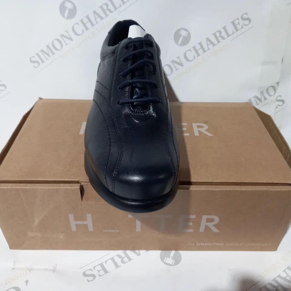 BOXED PAIR OF HOTTER LACE UP SHOES IN NAVY UK SIZE 6