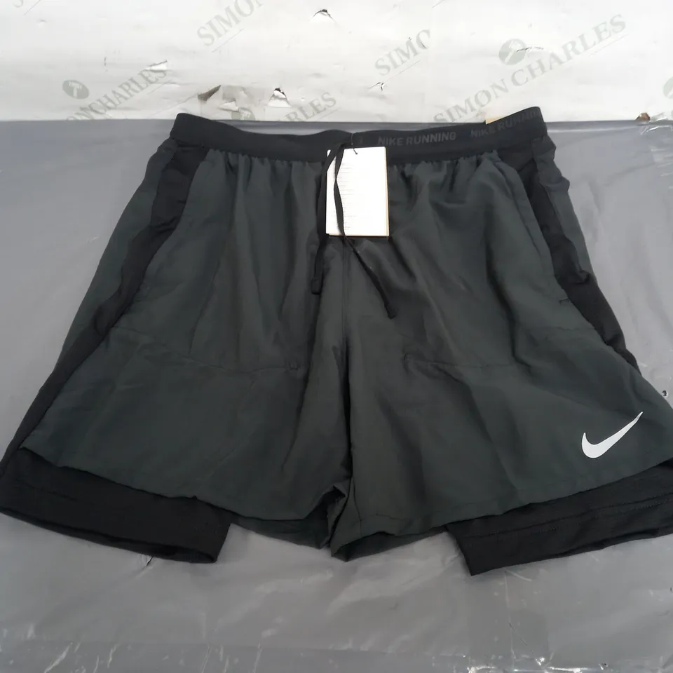 NIKE RUNNING SHORTS SIZE M