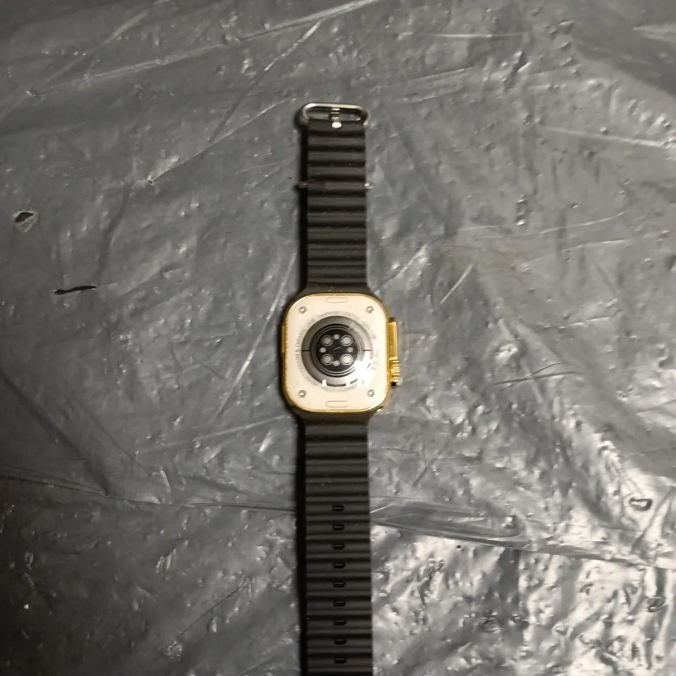 SMARTWATCH WITH GOLD-TONE SQUARE CASE AND BLACK STRAP 
