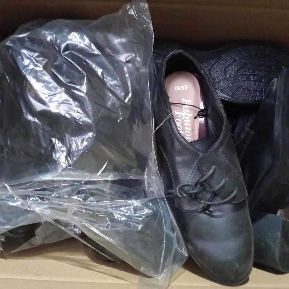 APPROXIMATELY 10 PAIRS OF ASSORTED SHOES IN VARIOUS STYLES AND SIZES