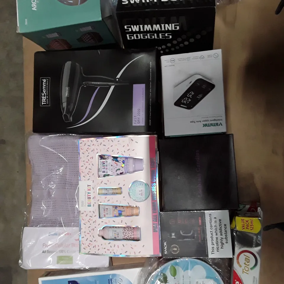 LARGE QUANTITY OF ASSORTED ITEMS TO TRESEMME HAIR DRYER AROMA DIFFUSER SMOK MAG-18 VAPE ECT