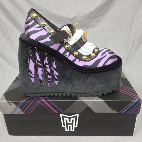 BOXED KOI MONSTER HIGH CLAWSOME WOLF PLATFORM BOOTS IN BLACK- UK 5