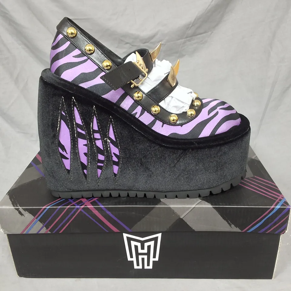 BOXED KOI MONSTER HIGH CLAWSOME WOLF PLATFORM BOOTS IN BLACK- UK 5
