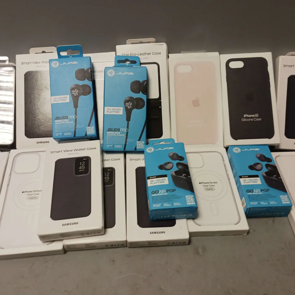 APPROXIMATELY 18 ASSORTED ELECTRICALS TO INCLUDE EARBUDS, PHONE CASES, ETC