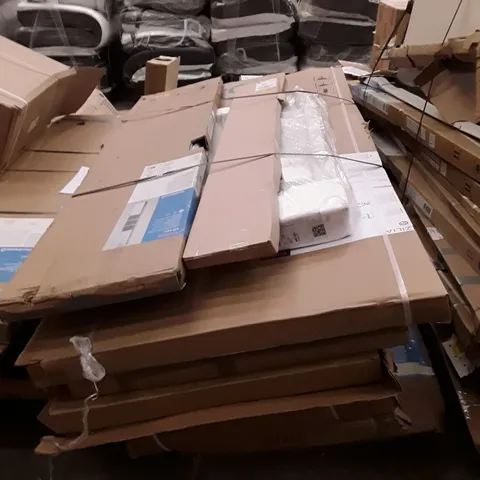 PALLET OF ASSORTED BATHROOM PARTS INCLUDING SHOWER PANELS