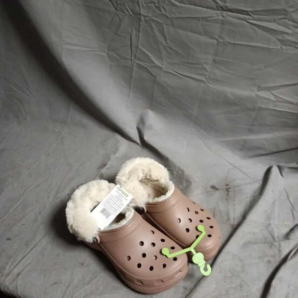 CROCS CLASSIC PLATFORM FUZZ-LINED CLOG – WOMEN'S UK 6