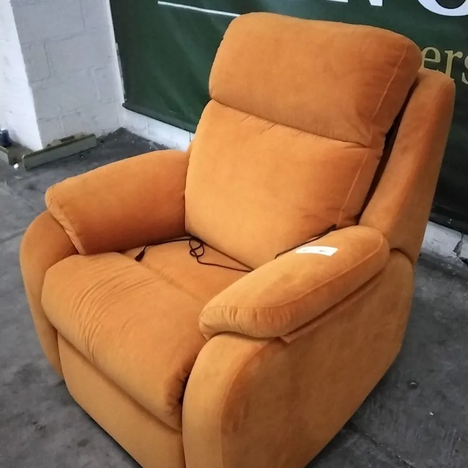 QUALITY BRITISH DESIGNED & MANUFACTURED G PLAN KINGSBURY POWER RECLINER ARMCHAIR COMBARRO OCHRE VELVET