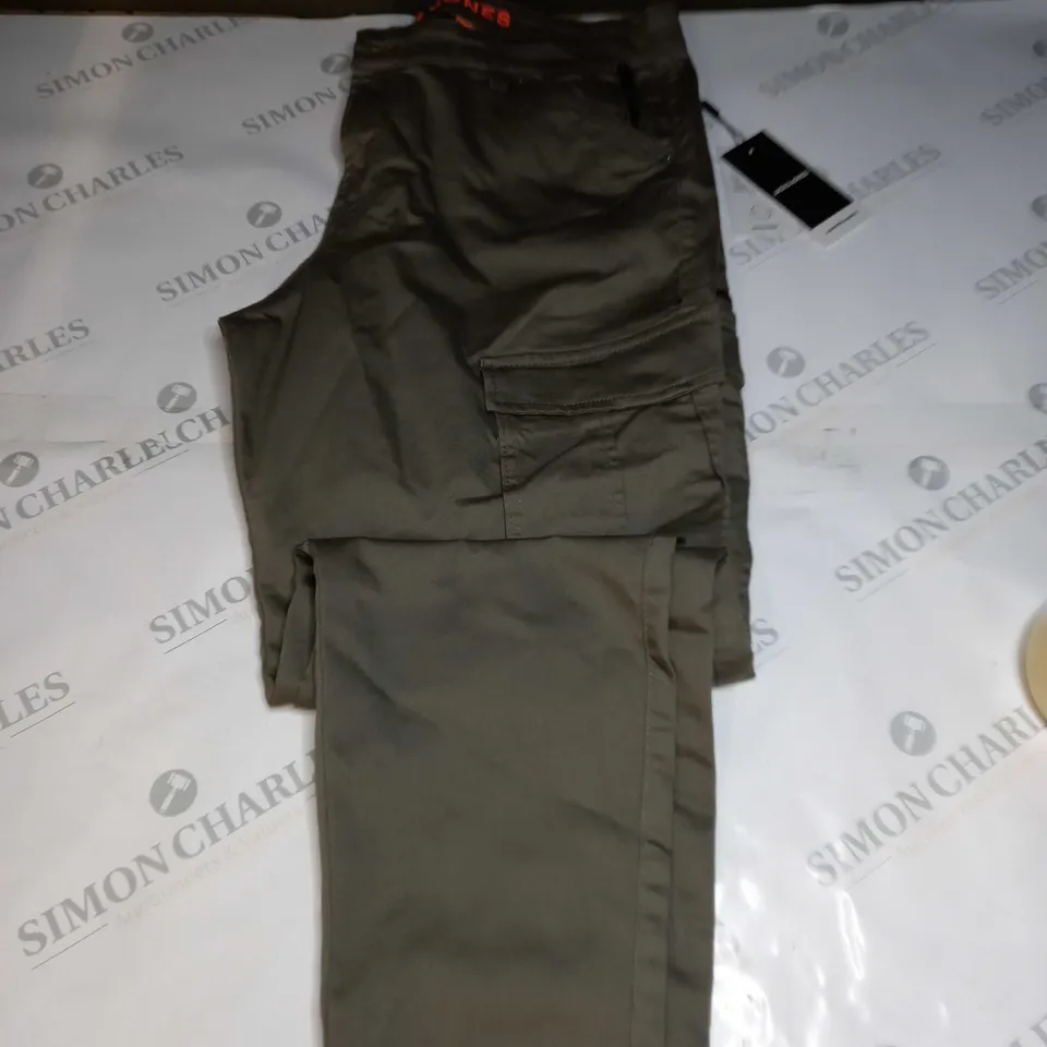 JACK AND JONES TAPERED CARGOS SIZE 36