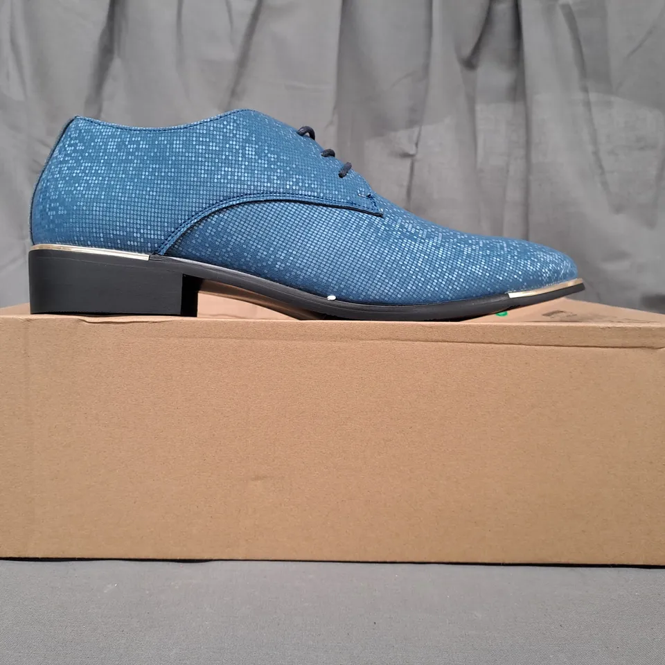BOXED PAIR OF DESIGNER LACE UP SHOES IN BLUE EU SIZE 41