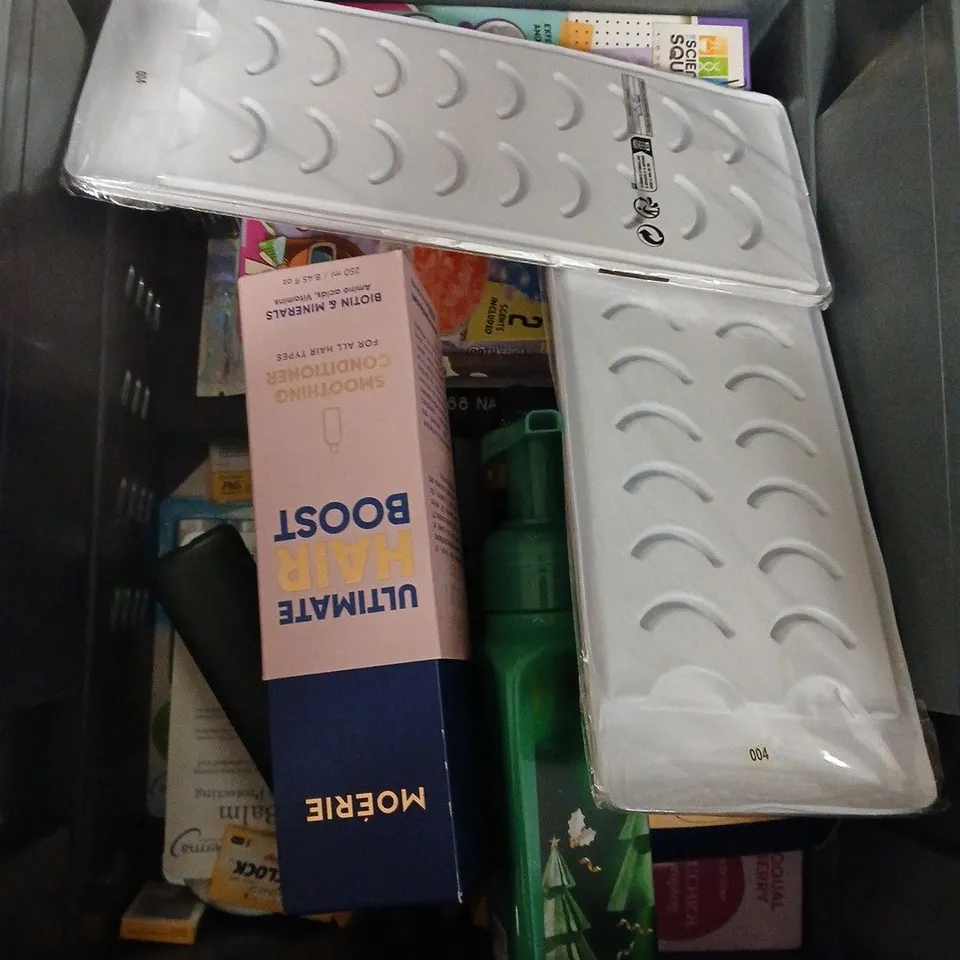 APPROXIMATEY 20 ASSORTED HEALTH AND BEAUTY PRODUCTS TO INCLUDE - VEET HAIR REMOVAL CREAM KIT - BEAUTY WORKS DREAM DUO AND MOERIE ULTIMATE HAIR BOOST