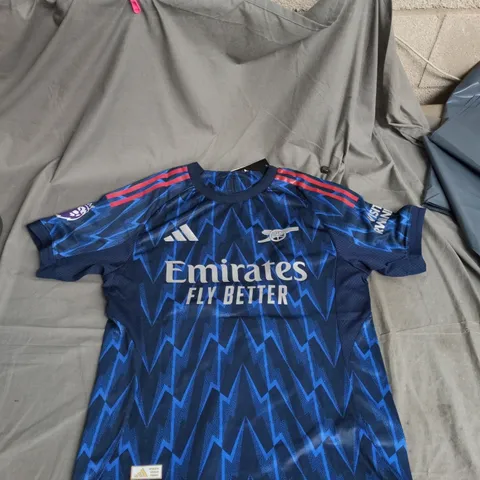 ARSENAL FC OFFICIAL LICENSED JERSEY – GYOKERES 14, ADIDAS HEAT.RDY, BLUE ZIGZAG XL