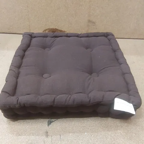 BAGGED GARDEN CUSHION