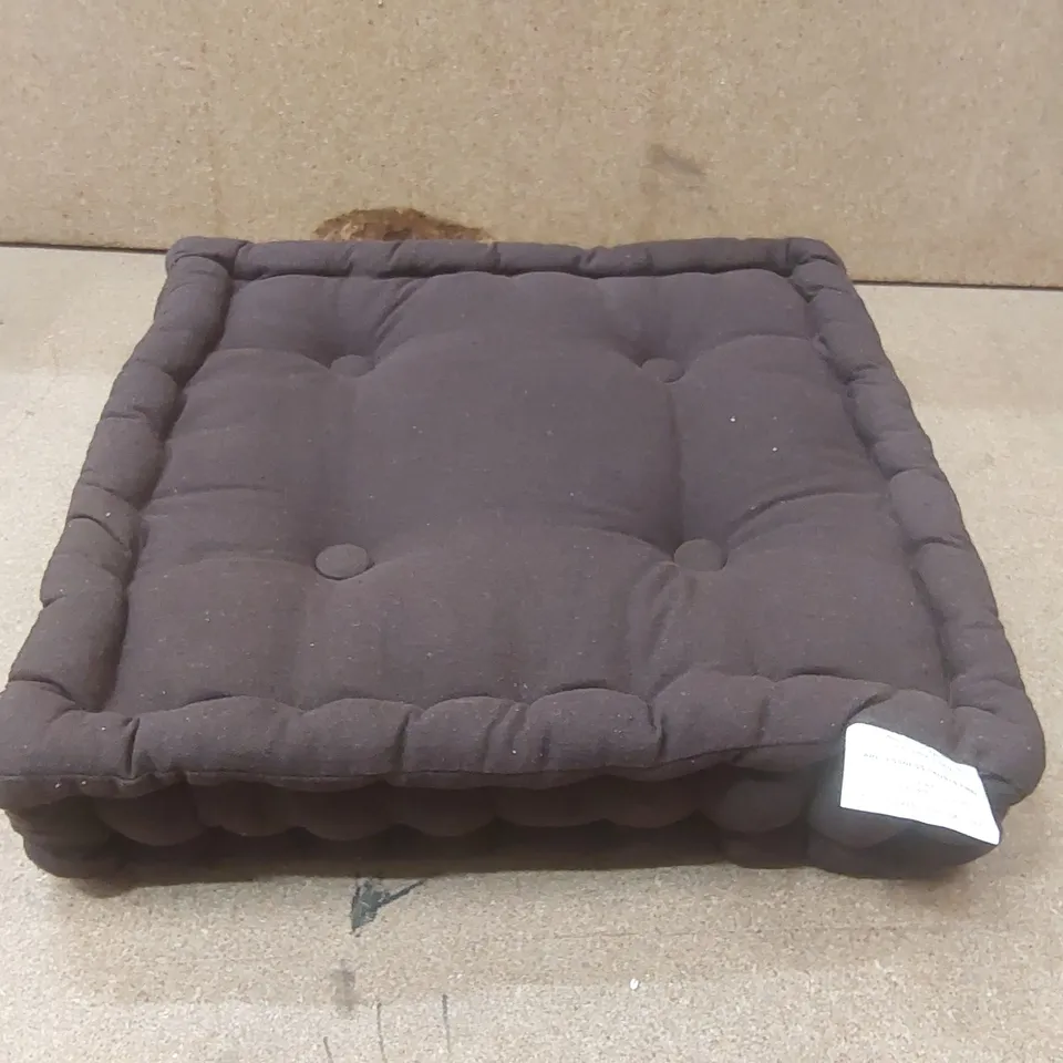 BAGGED GARDEN CUSHION