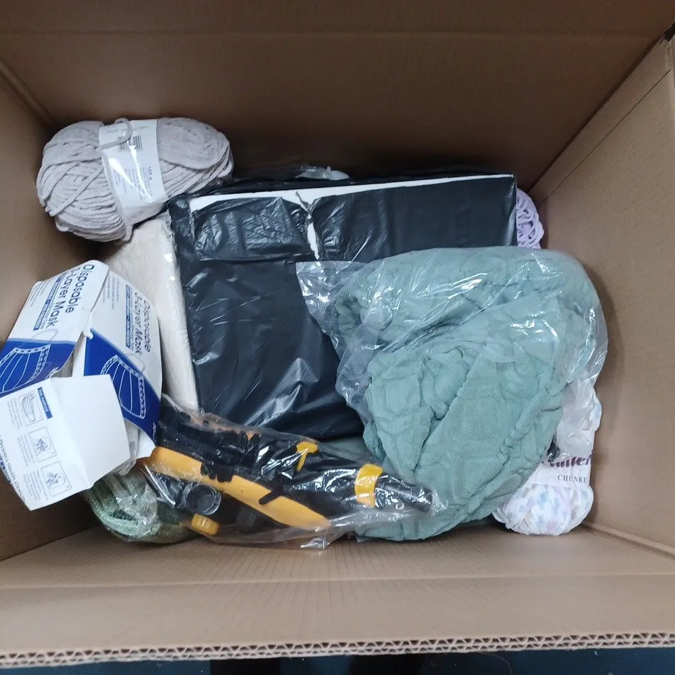 APPROXIMATELY 20 ASSORTED HOUSEHOLD ITEMS TO INCLUDE PILLOWS, KNITTING YARN AND STATIONARY