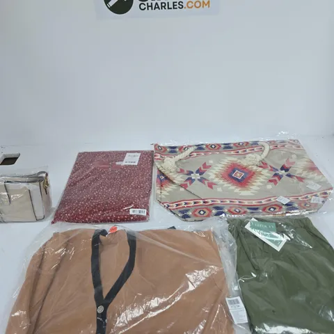 BOX OF APPROXIMATELY 15 ASSORTED CLOTHING ITEMS IN VARIOUS COLOURS, SIZES AND STYLES