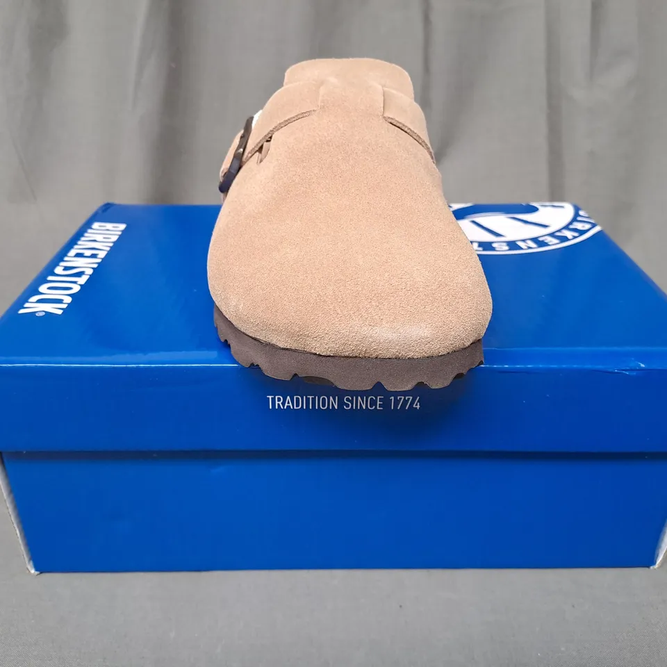 BOXED PAIR OF BIRKENSTOCK CLOSED TOE SHOES IN SANDSTONE EU SIZE 39