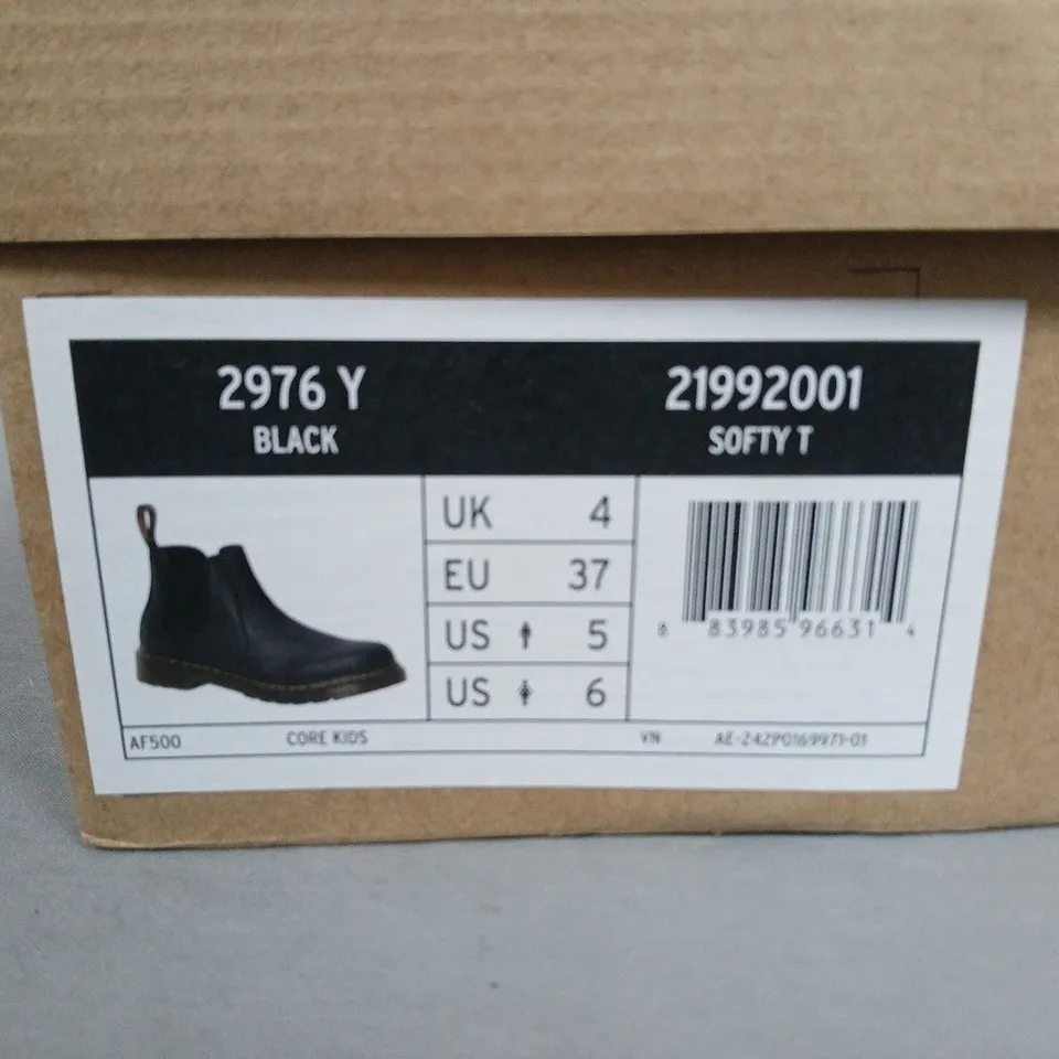 BOXED DR. MARTENS 2976 Y CHELSEA BOOTS IN BLACK, KIDS UK4 
