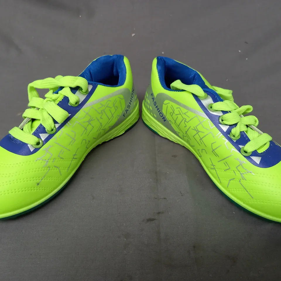 BOXED PAIR OF TOOBACO SHOES IN LIME/BLUE EU SIZE 33