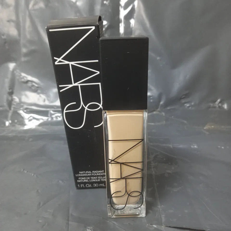 NARS NATURAL RADIANT LONGWEAR FOUNDATION SHADE LIGHT 3