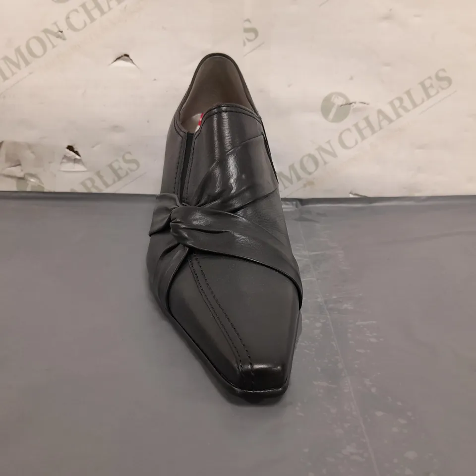 BOXED PAIR OF GABOR POINTED TOE HEELED SLIP0ON SHOES IN BLACK UK SIZE 6