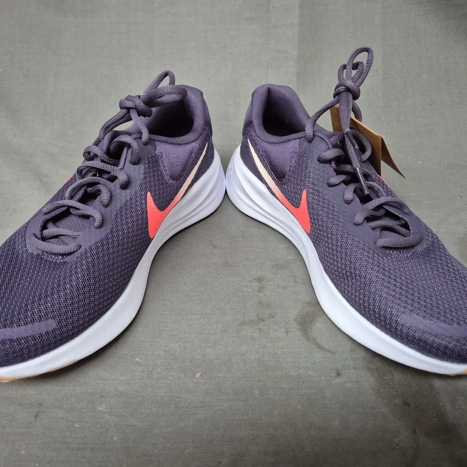 BOXED PAIR OF NIKE REVOLUTION 7 SHOES IN PURPLE UK SIZE 6.5