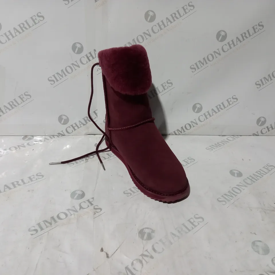 BOXED PAIR OF EMU BIRDWOOD BOOTS IN MERLOT UK SIZE 46