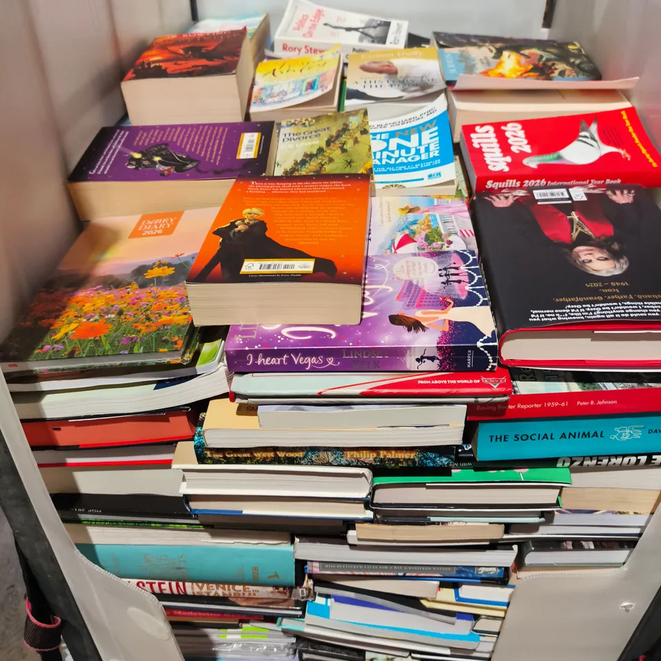 CAGE OF ASSORTED BOOKS INCLUDING THE BOOKSHOP BY THE LOCH BY JULIE SHACKMAN , POLITICS ON THE EDGE BY RORY STEWART , HARRY POTTER AND THE ORDER OF THE PHOENIX AND THE GREAT DIVORCE BY C S LEWIS 