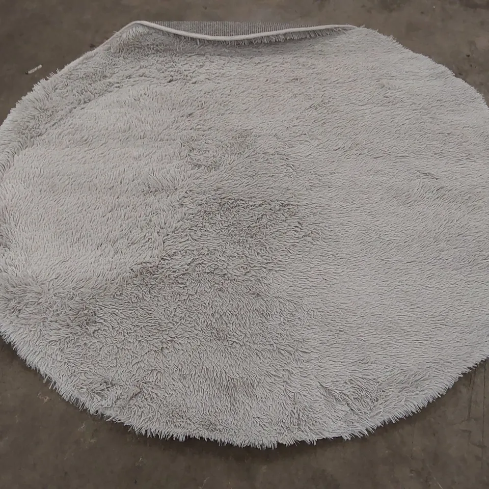PACO HOME SILKY RUG - 160cm D