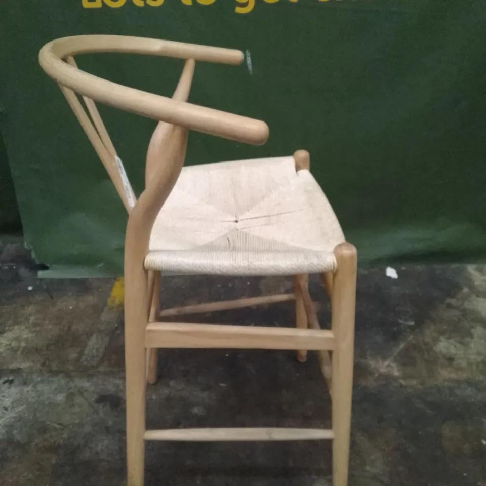 WOODEN BARSTOOL 