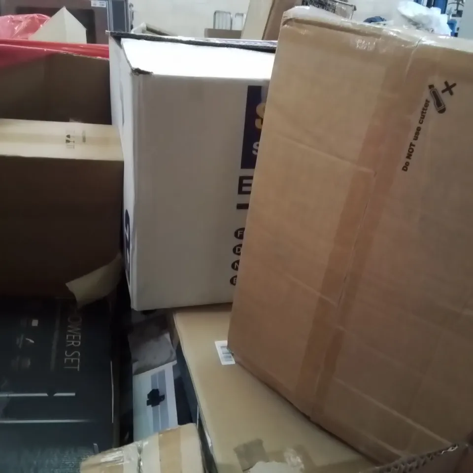 PALLET OF ASSORTED HOUSEHOLD GOODS AND PRODUCTS TO INCLUDE;CAT LITTER BOX,RIDE ON SUITCASE,CEILING FAN WITH LIGHT