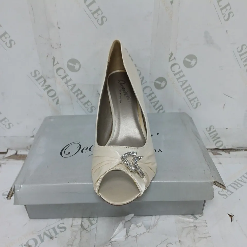 LOT OF 12 PAIRS OF OCCASIONS BY CASANDRA LADIES SHOES