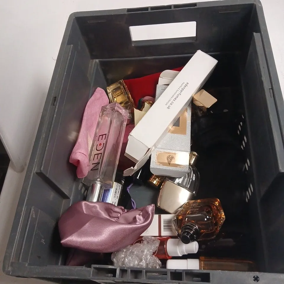 TOTE OF APPROXIMATELY 15 ASSORTED FRAGRENCES TO INCLUDE: SOL JANEIRO AND ANOTHER 13