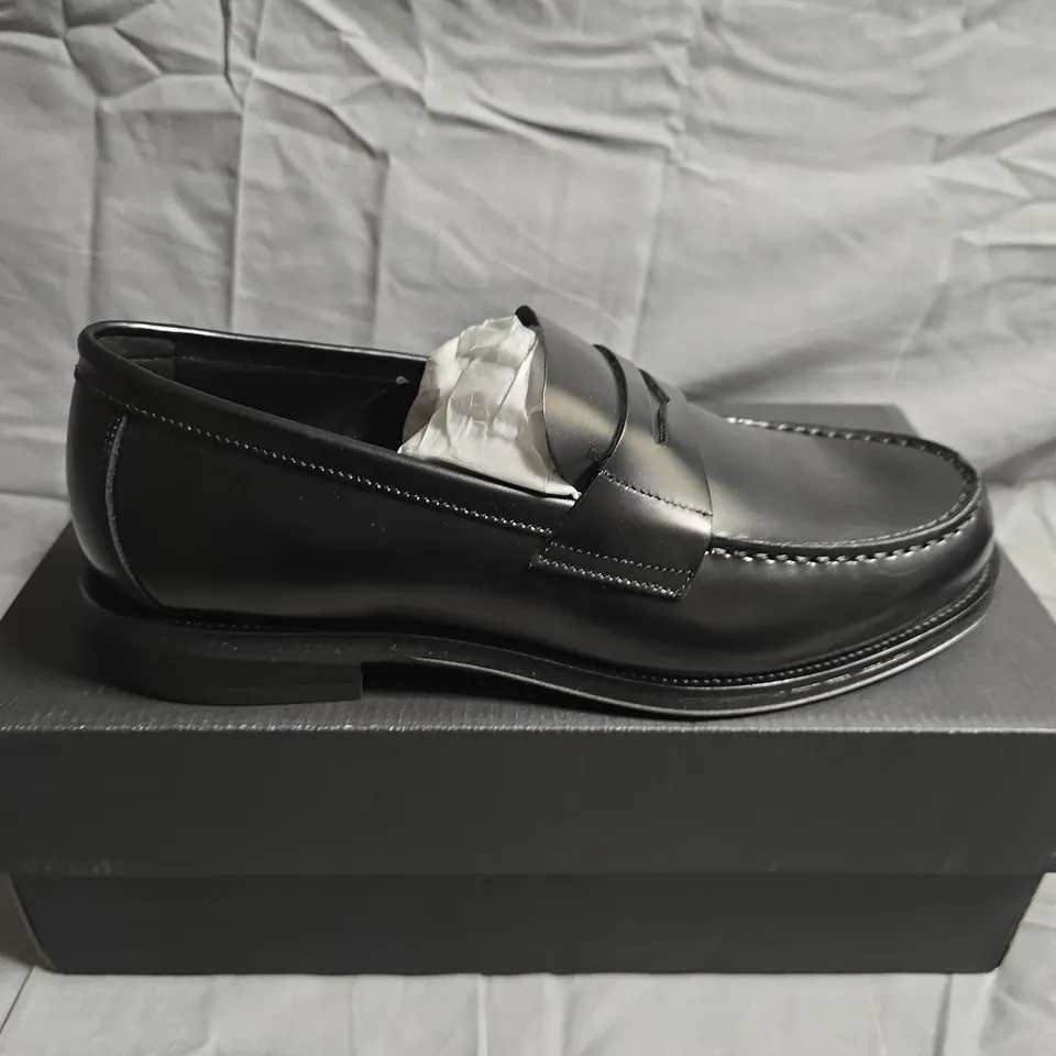 BOXED PAIR OF MASSIMO DUTTI BLACK LEATHER LOAFERS - UK SIZE 40