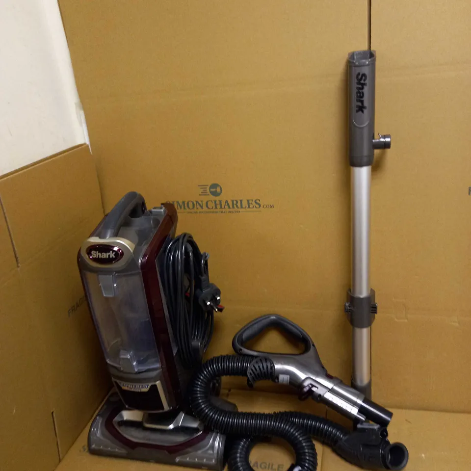 SHARK POWERED LIFT-AWAY VACUUM CLEANER