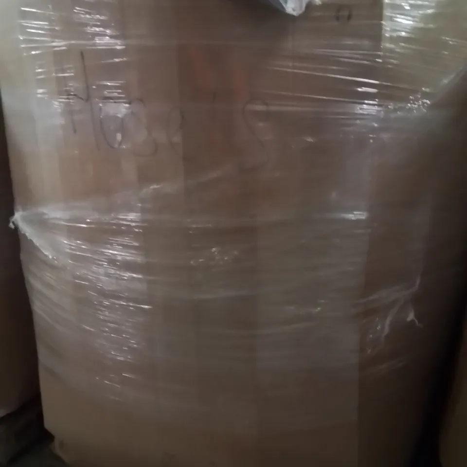 PALLET CONTAINING A LARGE QUANTITY OF HOSES