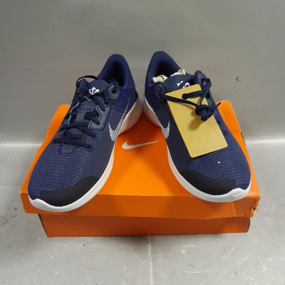 BOXED PAIR OF NIKE FLEX EXPERIENCE TRAINERS IN NAVY - 9