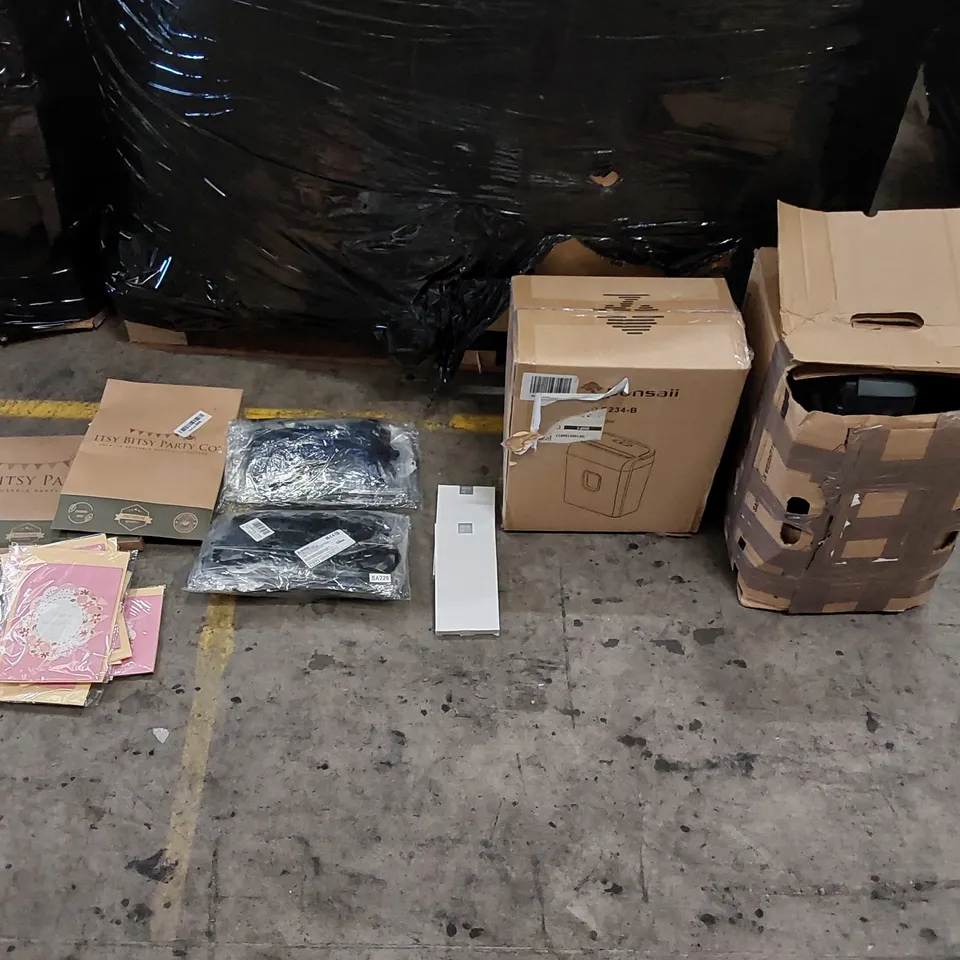 PALLET OF ASSORTED ITEMS INCLUDING; PARTY SUPPLIES, PAPER SHREDDERS, FANCY DRESS PRODUCTS, CARDS, PHONE CASES ECT.