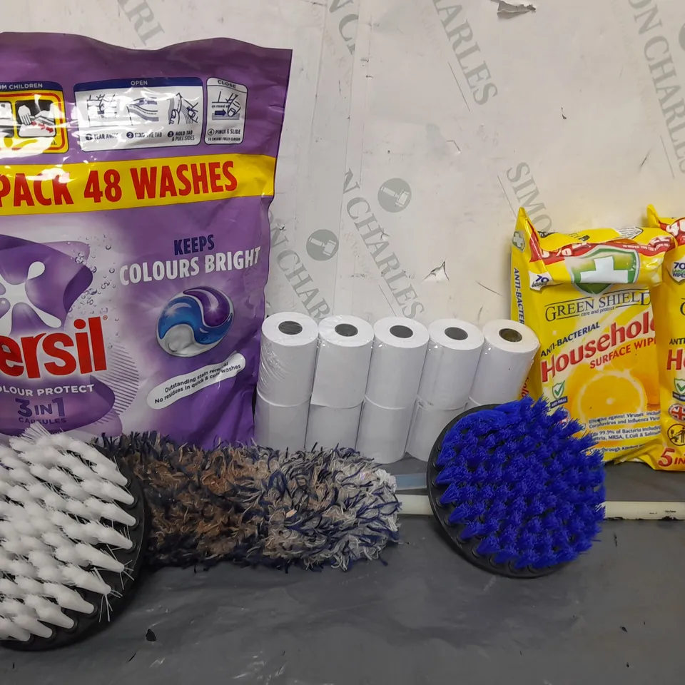APPROXIMATELY 10 ASSORTED HOUSEHOLD ITEMS TO INCLUDE SCRUBBERS, ANTI-BACTERIAL WIPES, PERSIL 3IN1 CAPSULES, ETC