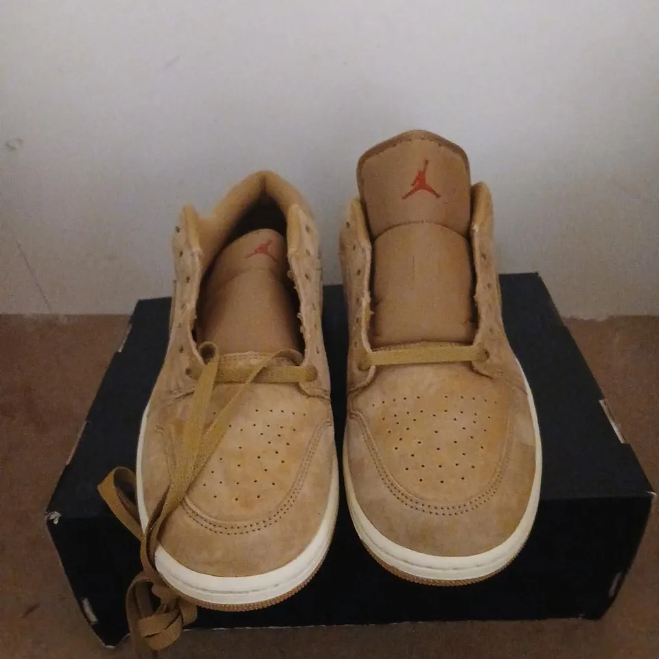AIR JORDAN 1 LOW SE SNEAKERS – FLAX/MUSLIN, UK 11.5 (US 12.5, EU 47)