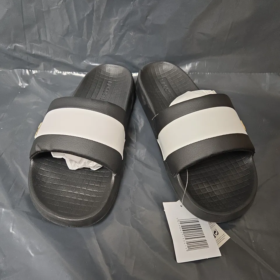 UNBOXED PAIR OF LACOSTE SERVE SLIDE HYBRIDS IN BLACK/WHITE - UK 8