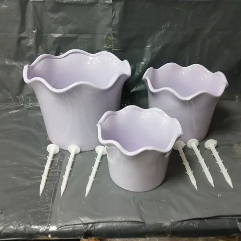 LAVENDER CERAMIC PLANT POTS WITH SCALLOPED RIMS (SET OF 3)
