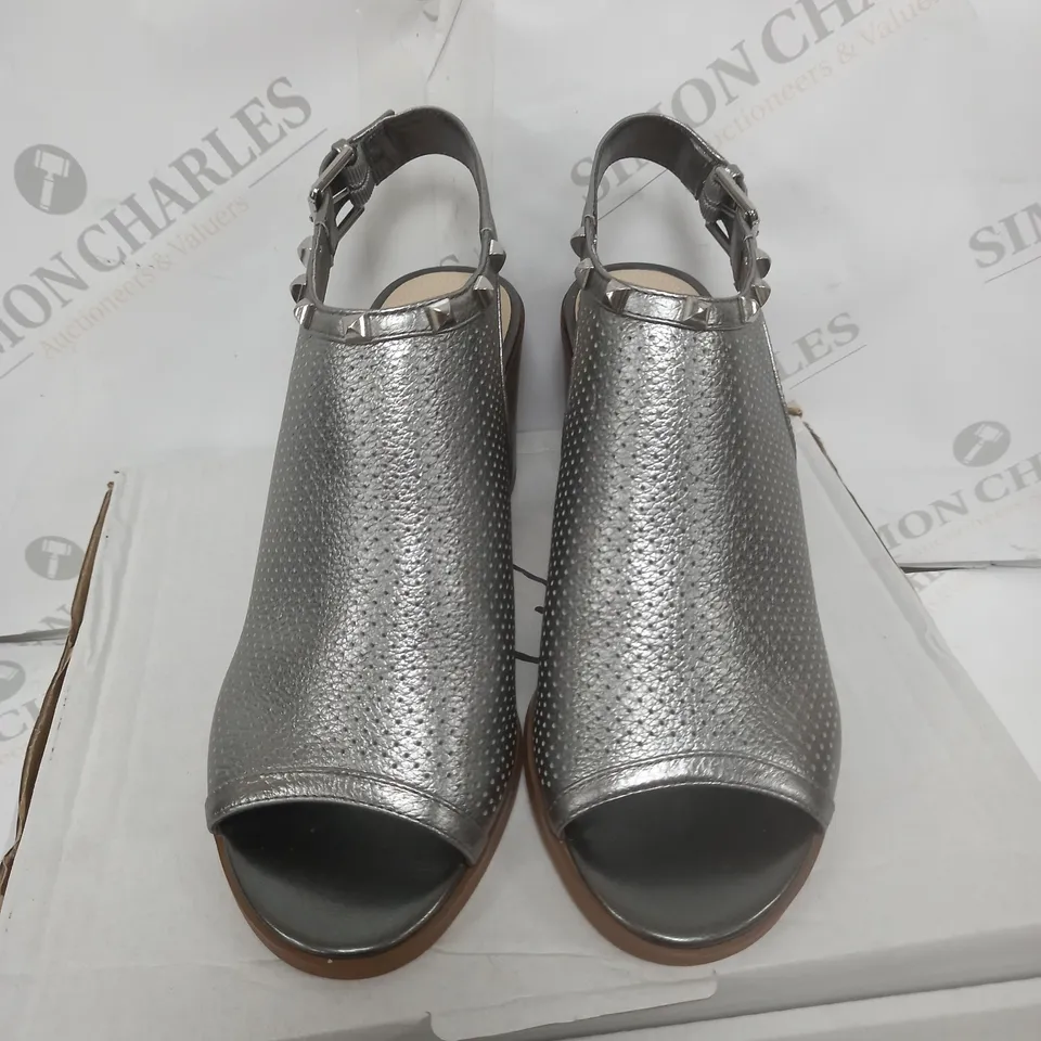 BOXED MARC FISHER PEEP  SANDLE SILVER SIZE 6.5